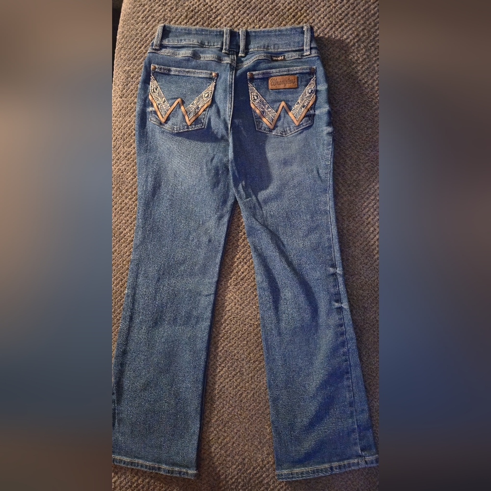Size 5 Wrangler Boot Cut  Jeans with Cute Back Pockets - Picture 5 of 7